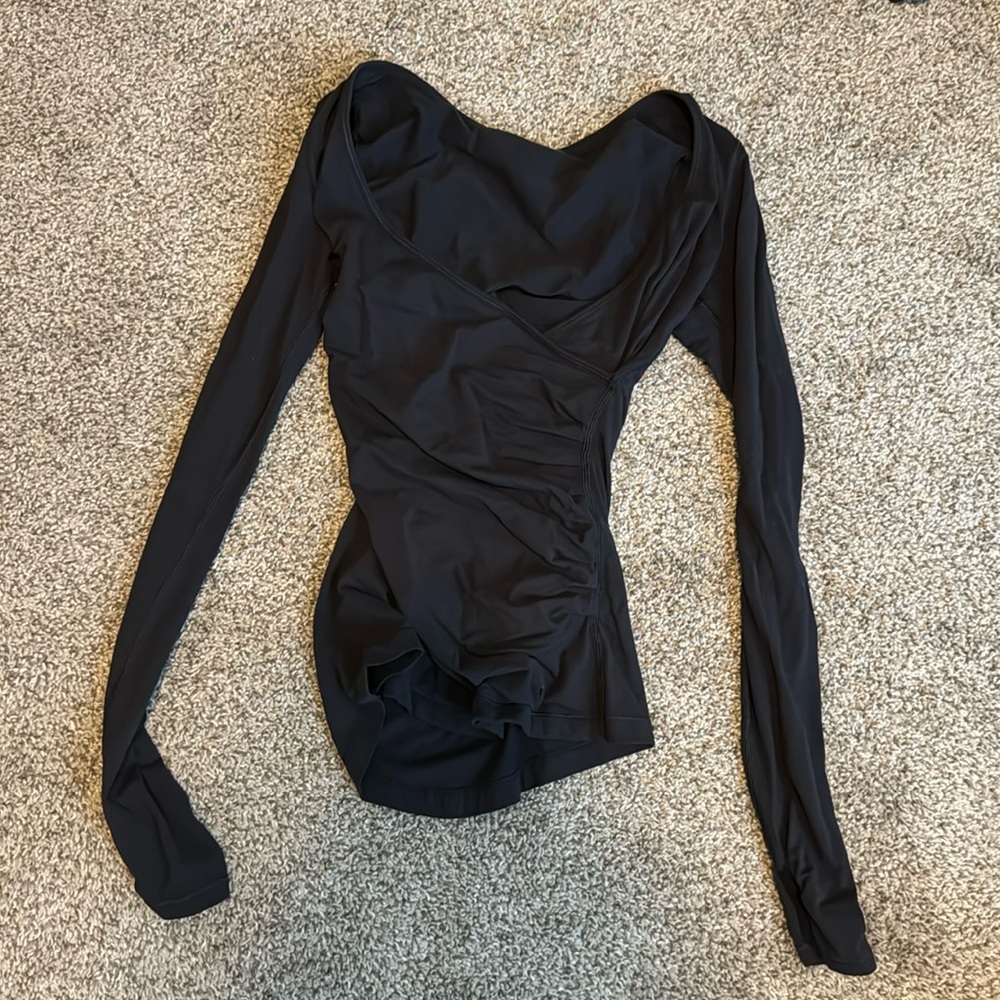 Black size 4 lululemon long sleeve